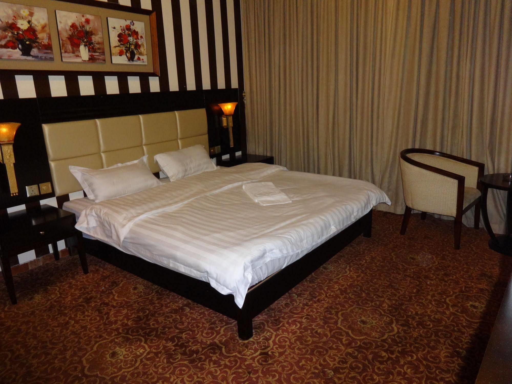 La Fontaine Quraish Suites Aparthotel 3*